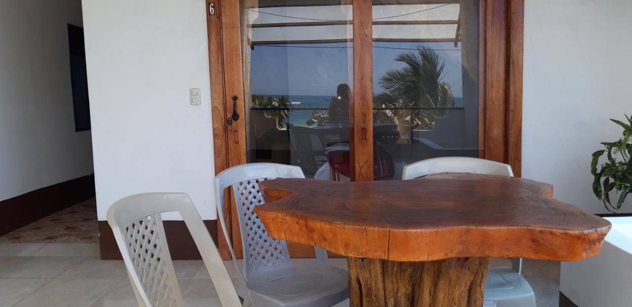 Hotel Casa Los Delfines Puerto Villamil Exterior foto